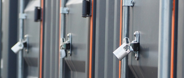 Key handover and access coordination for junk removal