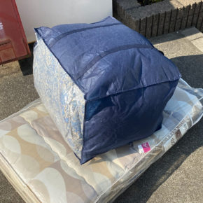 Bedding such as futons was collected from Ichikawa, Chiba